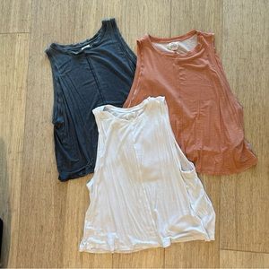 3 RVCA FLOWY TANKS